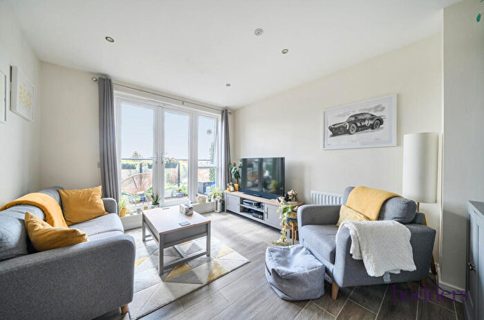 2 Bedroom Apartment For Sale In Addlestone, Surrey, KT15