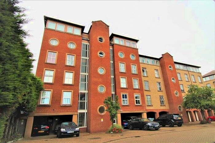 3 Bedroom Flat To Rent In Andes Close, Southampton, SO14