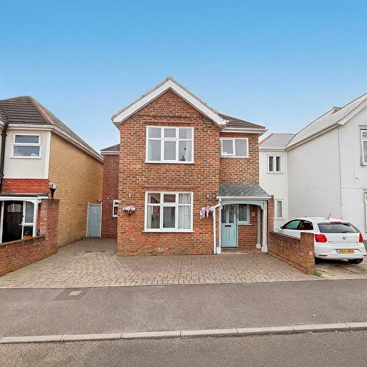 4 Bedroom Detached House For Sale In Queens Road, Poole, Dorset, BH14