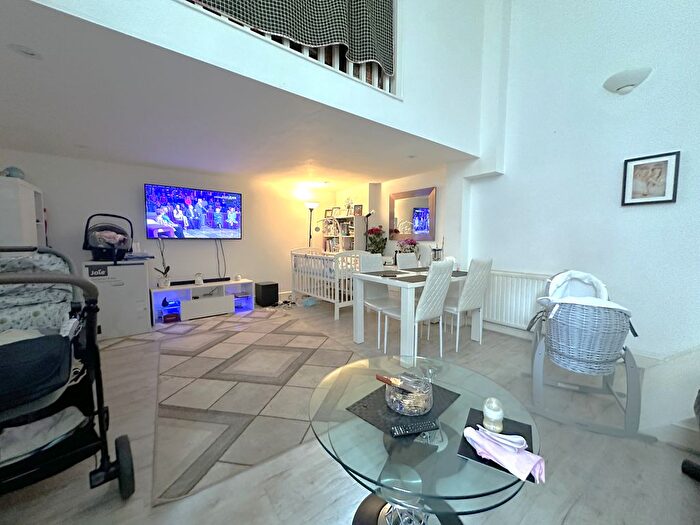 1 Bedroom Flat To Rent In Finchley Road, West Hampstead, London, NW3