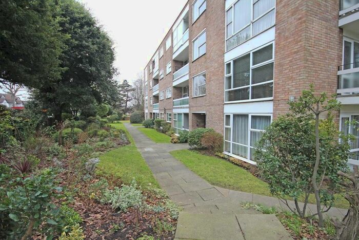 Studio To Rent In Cleveland Road, London, W13