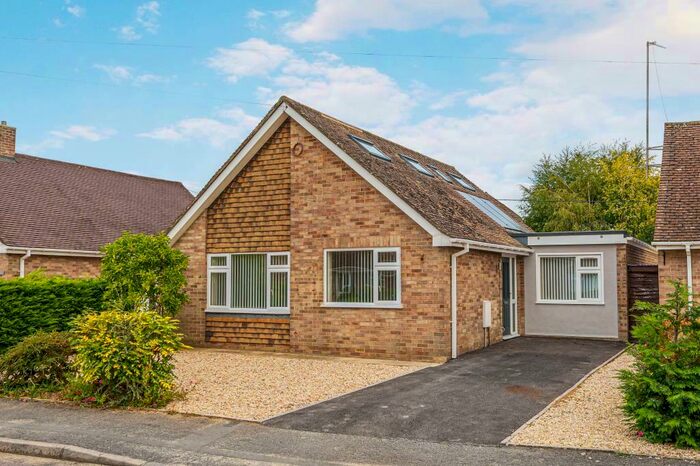 3 Bedroom Detached Bungalow To Rent In Beanhill Road, Ducklington, OX29
