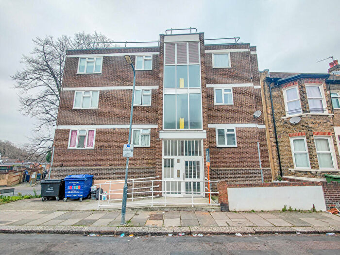 1 Bedroom Flat To Rent In Elmdene Road, Woolwich, London, SE18