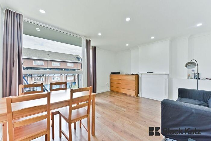 3 Bedroom Flat To Rent In Walworth Place, London, SE17