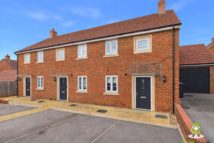 3 Bedroom End Of Terrace House For Sale In Bye Crescent, Basingstoke, RG24