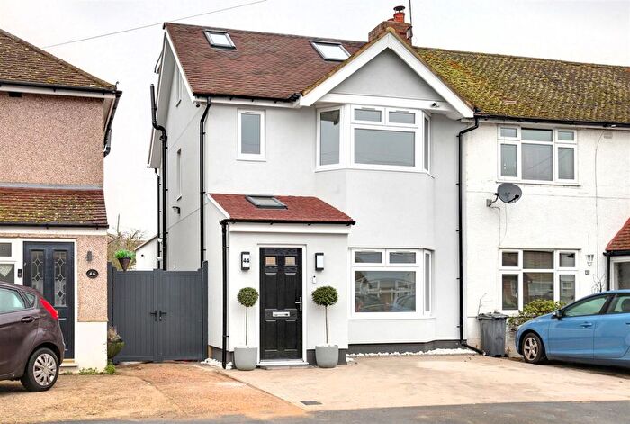 4 Bedroom End Of Terrace House For Sale In Ellington Road, Feltham, TW13