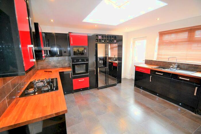 3 Bedroom Semi-Detached House To Rent In Derby Road, Salford, M5
