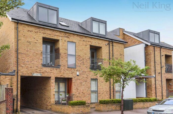 1 Bedroom Flat To Rent In Pemberton Court, Primrose Road, E18