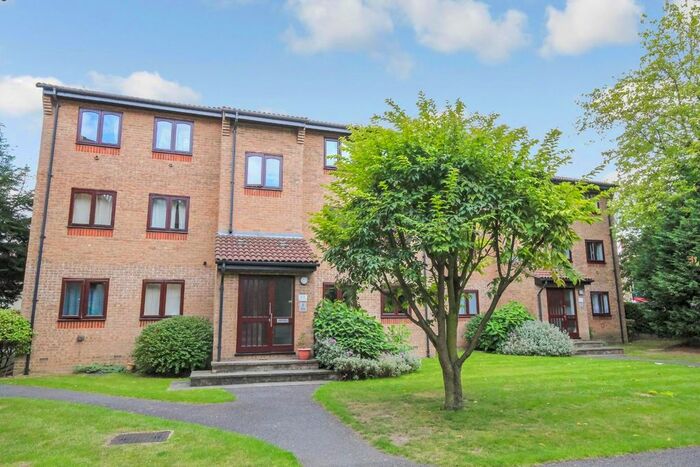2 Bedroom Flat To Rent In Gresham Way, Wimbledon, SW19