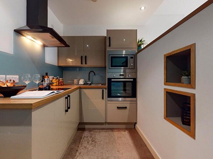 Apartment To Rent In Apt, Q Two Residence #, LS1