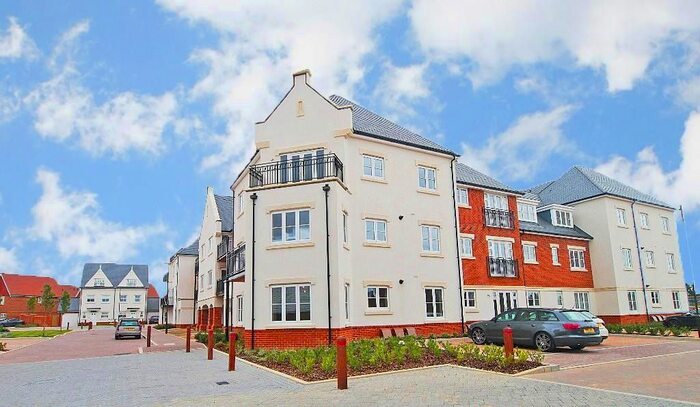 2 Bedroom Flat To Rent In Highwood House, Longhurst Avenue, Horsham, RH12
