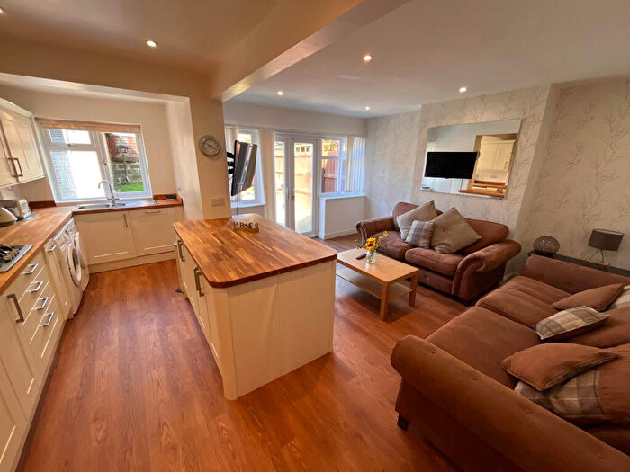 4 Bedroom Town House To Rent In Cockroft House, Cardigan Road, Leeds, West Yorkshire, LS6