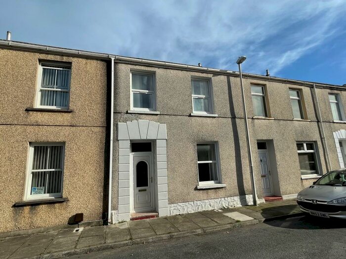 3 Bedroom House To Rent In Stanley Street, Llanelli., SA15