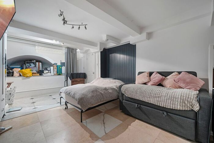 1 Bedroom Flat To Rent In Caledonian Road, Islington, London, N1