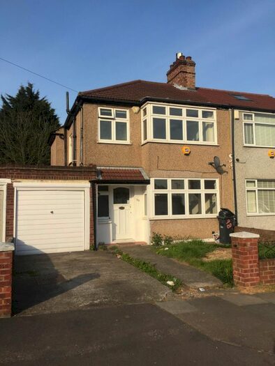 3 Bedroom End Of Terrace House To Rent In Clayhall, Ilford, Essex IG5