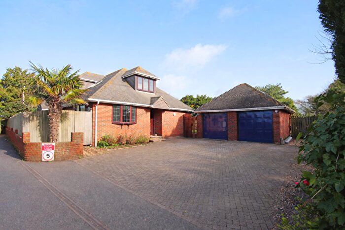 3 Bedroom Detached House To Rent In Cliff Road, Milford On Sea, Lymington, SO41