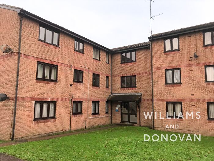 1 Bedroom Flat To Rent In Steeple Close, Rochford, SS4