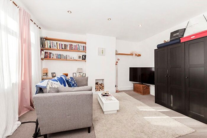 1 Bedroom Flat For Sale In Kingston Road, Wimbledon, SW19