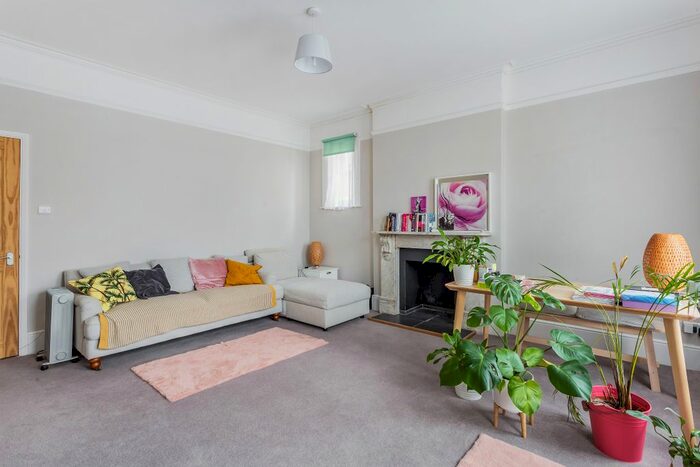 1 Bedroom Flat To Rent In Ref: Se - Upper Bridge Road, Redhill RH1