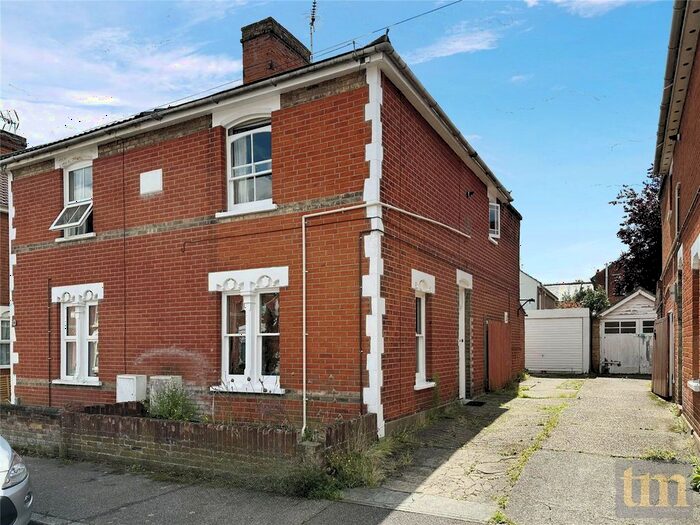 2 Bedroom Semi-Detached House To Rent In Winsley Road, Colchester, Essex, CO1