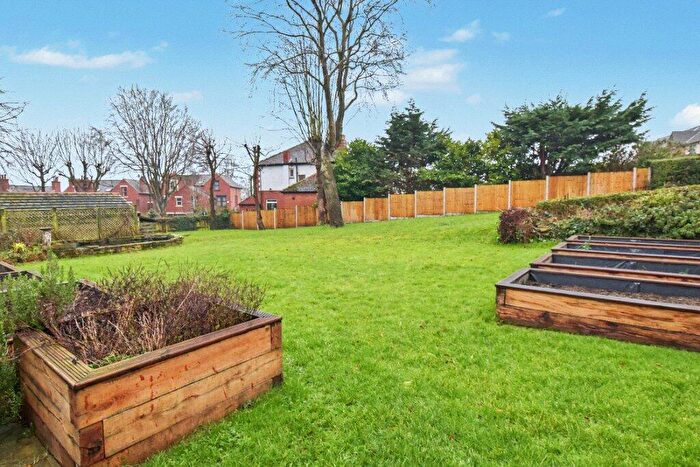 7 Bedroom Terraced House For Sale In The Towers, Leeds, LS12