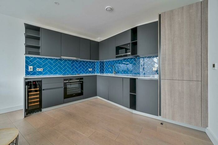 2 Bedroom Flat To Rent In Shoreditch, Shoreditch, London, E2