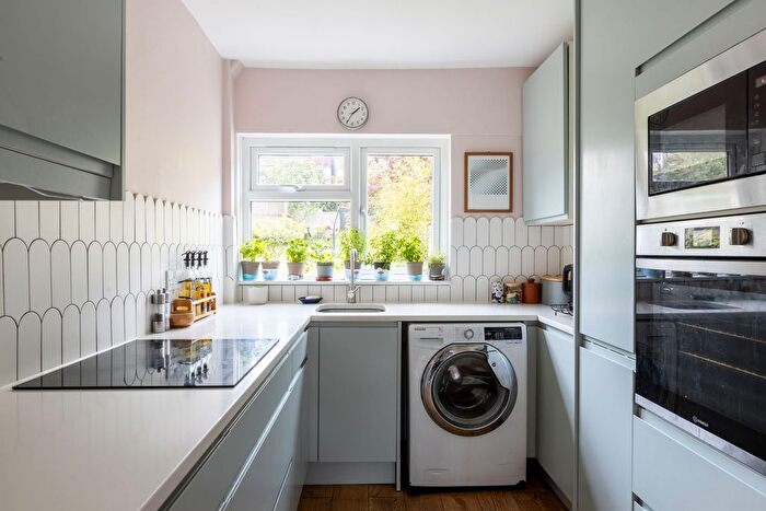 3 Bedroom Terraced House For Sale In Hertford Road, Brighton, BN1