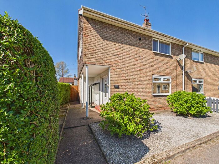 3 Bedroom Semi-Detached House For Sale In Asenby Walk, Hull, HU5