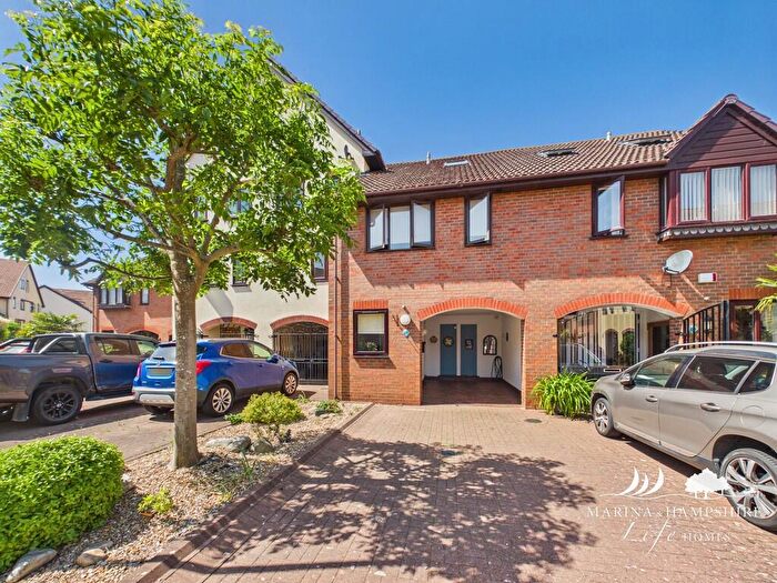 3 Bedroom Town House For Sale In Carne Place, Port Solent, Portsmouth, PO6