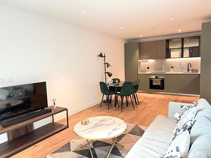 2 Bedroom Flat To Rent In Cedrus Avenue, Southall, UB1