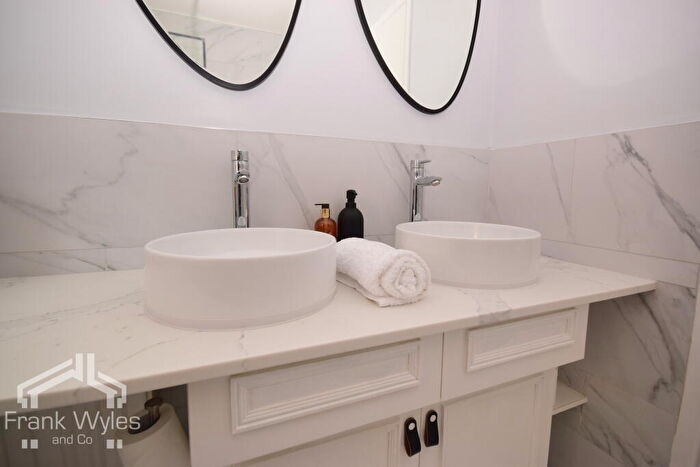 3 Bedroom Bungalow For Sale In Anchor Way Lytham St Annes Lancashire, FY8