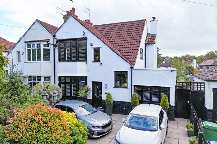 4 Bedroom Semi-detached House For Sale In Thingwall Lane, Broadgreen, L14