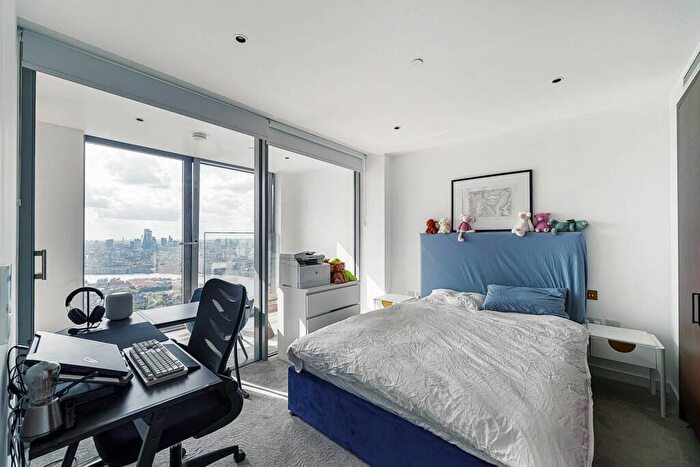 1 Bedroom Flat To Rent In Marsh Wall, Tower Hamlets, London, E14