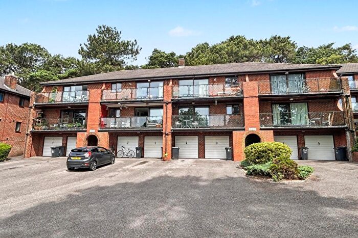 2 Bedroom Flat For Sale In Poole, BH14