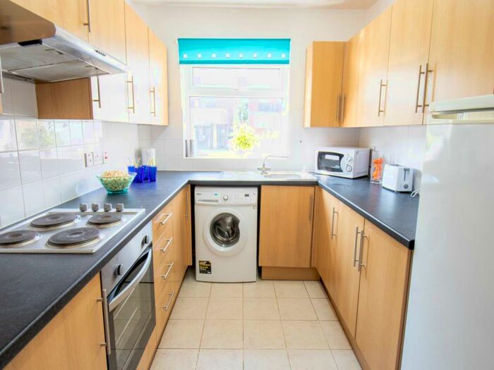 5 Bedroom House To Rent In Mead Way, Canterbury, Kent, CT2