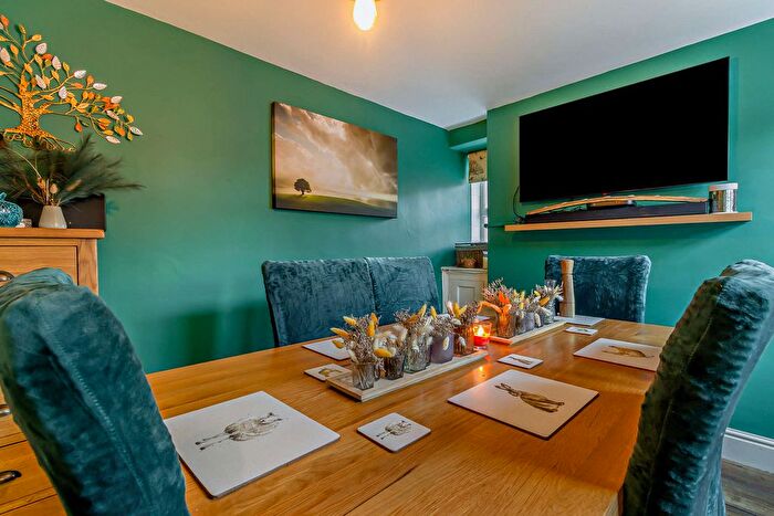 3 Bedroom Detached House For Sale In Sandtoft Road, Doncaster, DN9