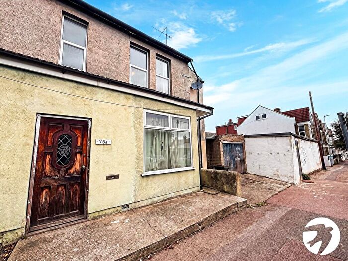 3 Bedroom Flat To Rent In College Avenue, Gillingham, Kent, ME7