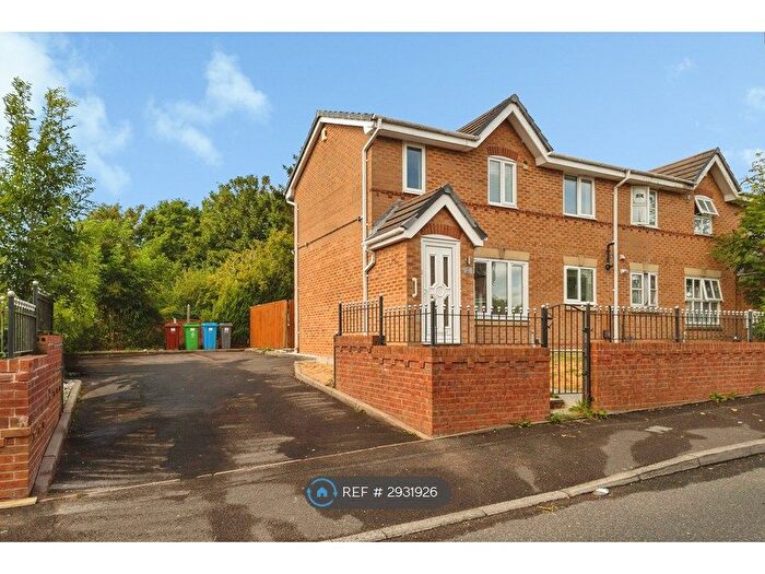 3 Bedroom End Of Terrace House To Rent In Mapledon Road, Manchester, M9