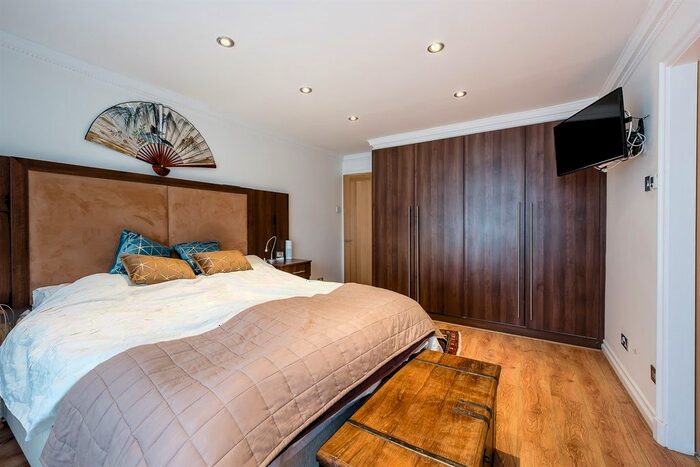 2 Bedroom Flat For Sale In Delahays Drive, Hale, WA15