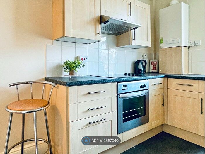 1 Bedroom Flat To Rent In Aston Street, Leeds, LS13