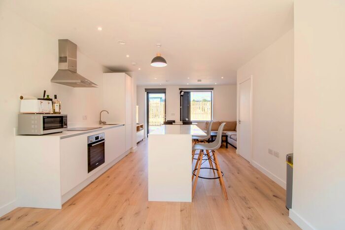 4 Bedroom Town House To Rent In Central Place, Leeds, LS10