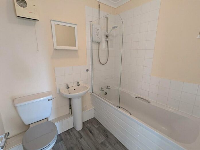 2 Bedroom Apartment To Rent In Wingate Close, Kings Norton, Birmingham, B30