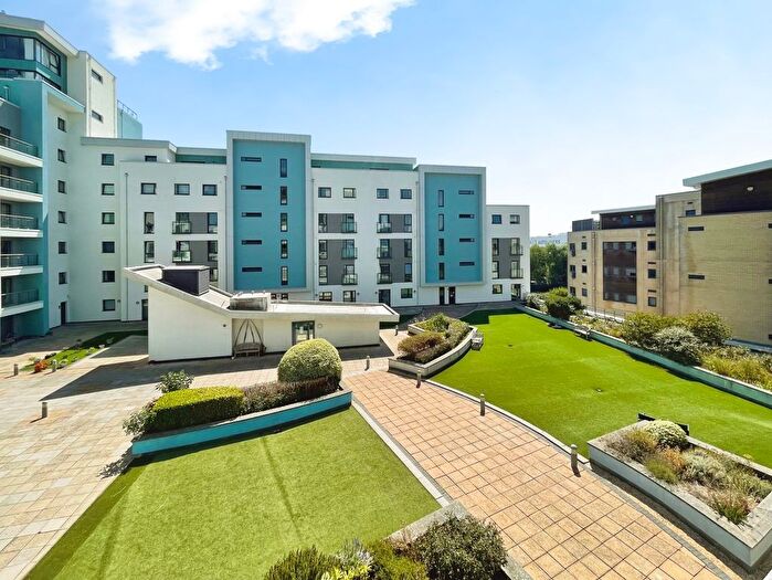 2 Bedroom Flat For Sale In Maritime Walk, Southampton, Hampshire, SO14