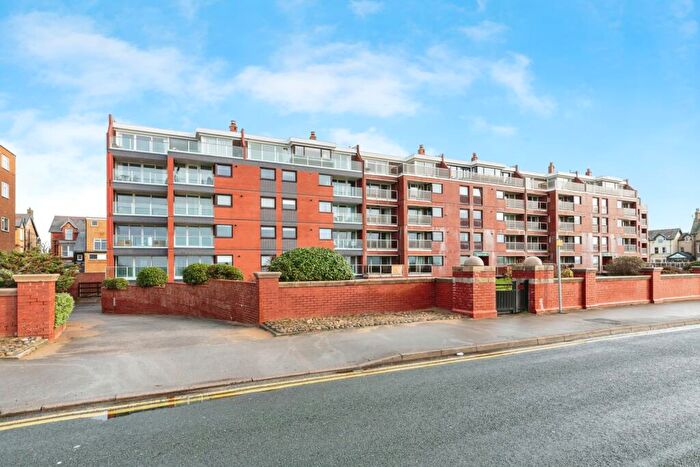 2 Bedroom Flat For Sale In North Promenade, Lytham St. Annes, Lancashire, FY8