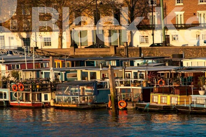 3 Bedroom Flat To Rent In Cheyne Walk, London, SW10