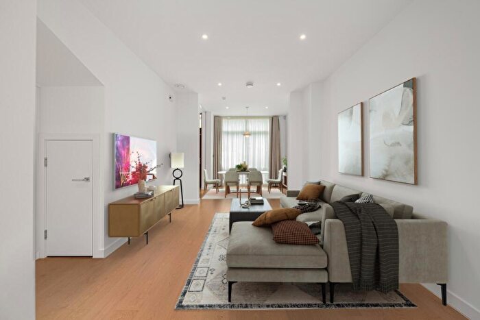 3 Bedroom Terraced House For Sale In Handley Drive Kidbrooke, SE3