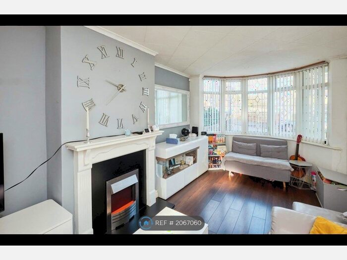 2 Bedroom Semi-Detached House To Rent In Harts Road, Birmingham, B8