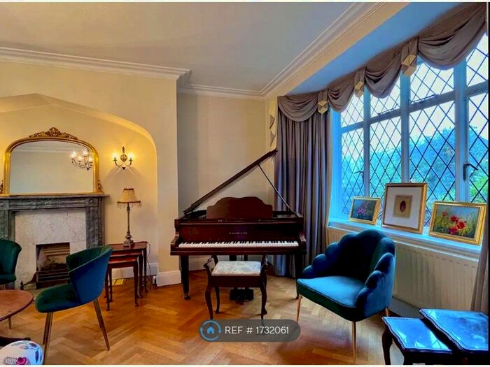 4 Bedroom Detached House To Rent In Coombe Rise, Kingston Upon Thames, KT2