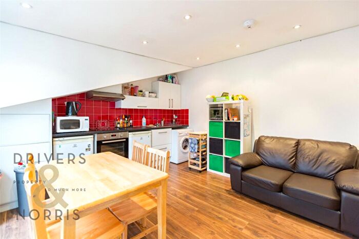 4 Bedroom Apartment To Rent In Royal College Street, Camden, London, NW1