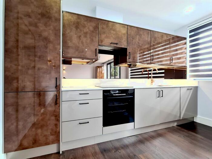 2 Bedroom Flat To Rent In Lancaster Road, Kimbery House, Barnet, EN4